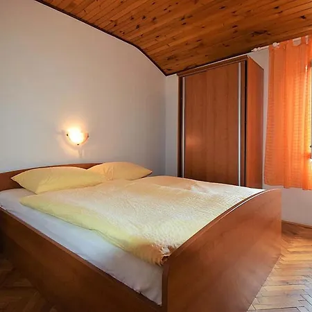 Loris Apartment