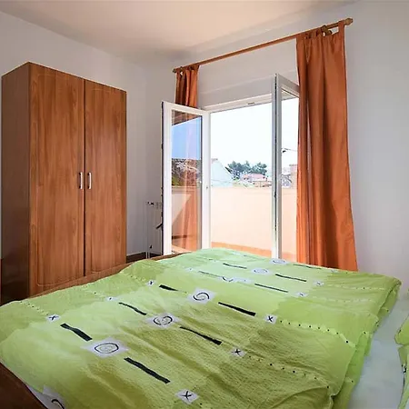 Loris Apartment *