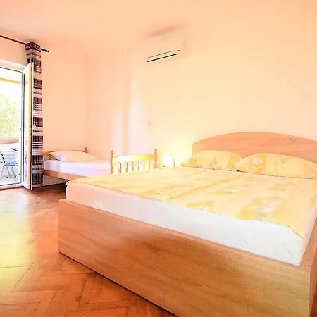 Loris Apartmán Lopar